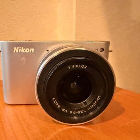 Nikon 1 J1 コンパクトデジタルカメラ 充電器付き