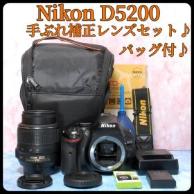 ニコン D5200☆可動式モニター☆一眼レフカメラ☆バッグ付☆手ぶれ補正レンズ