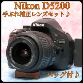 ニコン D5200☆一眼レフカメラ☆手ぶれ補正レンズ☆バッグ付☆可動式モニター