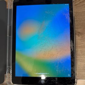 iPad ブラック ひび割れあり カバー付き 第5世代 米国購入品