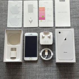Apple iPhone 8 シルバー 本体 64G SIMフリー 美品