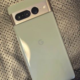 美品 Google Pixel7Pro （Spigen のケース付）