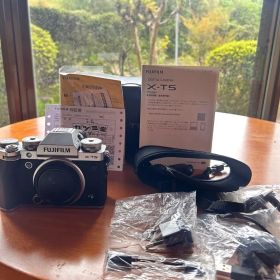 【極美品】 FUJIFILM X-T5 ブラック ボディ本体 保証書付