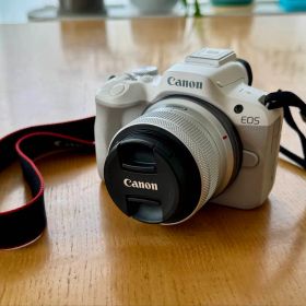 Canon EOS R50 ホワイト ダブルズームキット 美品 すぐ使えます