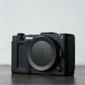 Nikon ZR （2026年10月24日までの保証書あり）