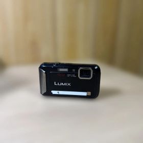 LUMIX コンパクトデジタルカメラ ブラックDMC-FT20 ジャンク品