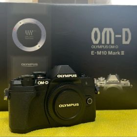 オリンパス OM-D E-M10 MarkIII ボディのみ