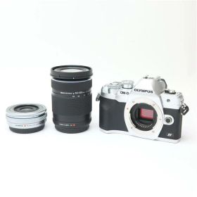 【中古】 《良品》 OLYMPUS OM-D E-M10 Mark IV EZダブルズームキット シルバー [ デジタルカメラ ]