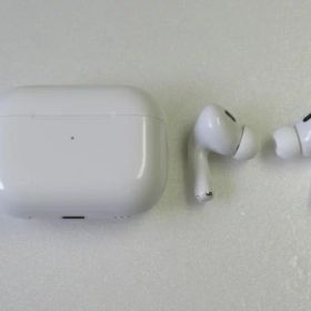 【中古品】Apple AirPods Pro 第2世代 アップル エアポッズプロ エアーポッズプロ ワイヤレスイヤホン 本体 正規品 A2698/A2699/A2700 送料無料！ 訳有