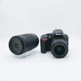 【中古】 (ニコン) Nikon D5600 ダブルズームキツト【中古カメラ デジタル一眼】 ランク：B