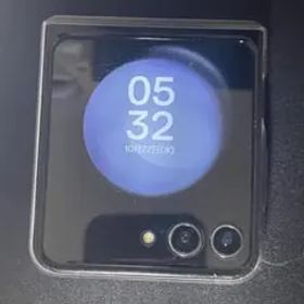 【ジャンク】Samsung Galaxy Z Flip5 ホワイト