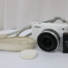 【返品保証】 【シャッター19236回】ニコン Nikon 1 J1 ホワイト 10-30mm F3.5-5.6 VR ミラーレス一眼 e12200