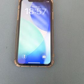 iPhone 11 本体 容量128GB 動作良好 細かい傷あり