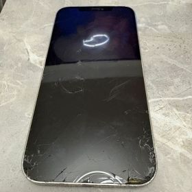 iPhone 12 Pro Max画面ひび割れあり
