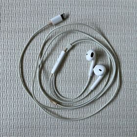 アップル(Apple)のEarPods（Lightningコネクタ）②(ヘッドフォン/イヤフォン)