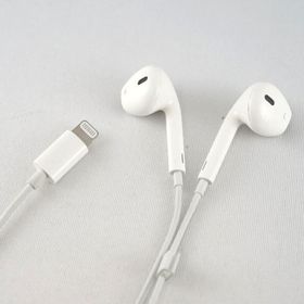 アップル(Apple)のApple EarPods with Lightning connector イヤホン USED美品 純正品 iPhone ライトニングコネクター 完動品 中古 EPA001(ヘッドフォン/イヤフォン)