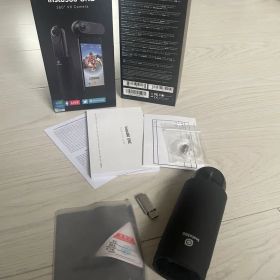 Insta360 箱、アクセサリ付