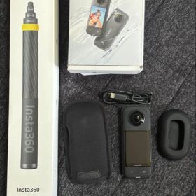 Insta360 X3 本体 + セルカ棒
