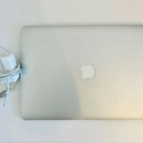 MacBook Air (13-inch, 2017) 8GB Monterey