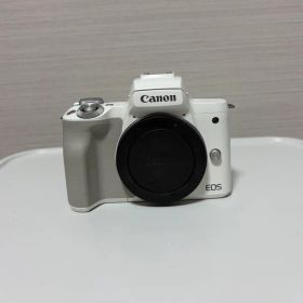 Canon EOS Kiss M2 ダブルズームキット(ホワイト)