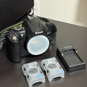 Nikon D5000 デジタル一眼レフ 本体とバッテリー2個
