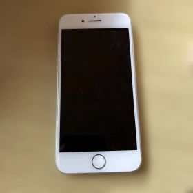 Apple iPhone 8 シルバー 本体