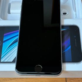 Apple iPhone SE (第2世代) ホワイト イヤホンなど新品未使用