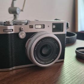 FUJIFILM X100F コンパクトデジタルカメラ