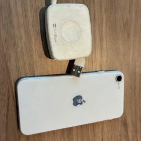 Apple iPhone SE 第三世代ホワイト A1822 USBケーブル付き