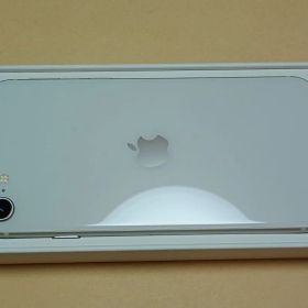 iPhone SE (第3世代) スターライト 64 GB