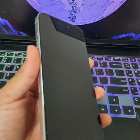 iPhone 15 Pro Max 箱・純正充電ケーブル付 画面に横線あり