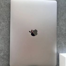 MacBook Pro 2017 13インチ i5 8GB SSD256箱充電器