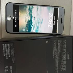 iPhone 8 Plus 本体 SIMフリー