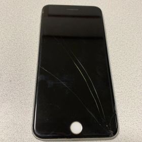 iPhone 8 Plus シルバー画面・背面にひびあり ジャンク
