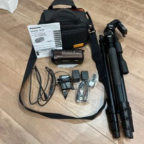 Panasonic HC-VX992M 4Kカメラと付属品