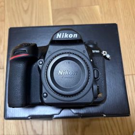 Nikon D780 本体 と Nikkor 24-120mm F4 レンズ