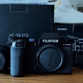 【美品】Fujifilm X-S10 ミラーレスカメラ XC35レンズセット