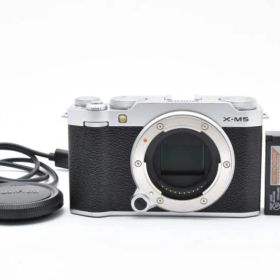 ★新品級★《ショット数2,705回》フジフイルム FUJIFILM X-M5 ボディ シルバー★ YMA1156＃96