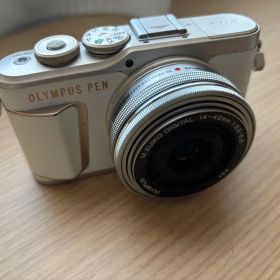 【液晶保護付】OLYMPUS E-PL10. 付属レンズに訳あり・おまけ付