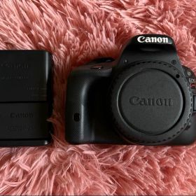 Canon EOS Kiss X7 デジタル一眼レフカメラ 本体とバッテリー