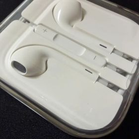 Apple純正 EarPods（有線3.5mmジャック）