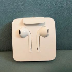 【新品・未使用】Apple純正 EarPods LightningコネクタG
