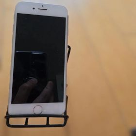 Apple iPhone 7 シルバー 本体