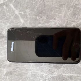 Apple iPhone 7 ブラック 本体
