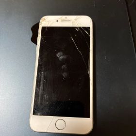 R*a様 iPhone 7 シルバー SIMフリー 画面ひびあり