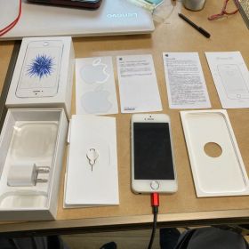 【即購入可】Apple iPhone SE シルバー 16GB Simフリー