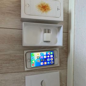 美品!Apple iPhone SEゴールド 128GB SIMフリー充電器付き