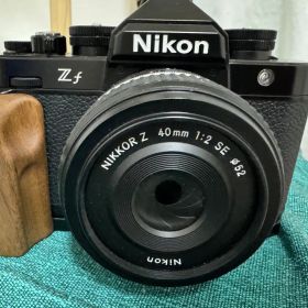 Nikon Z f ミラーレスカメラ 40mmレンズ付き