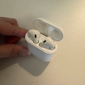 AirPods 第2世代 MV7N2J/A (充電ケース付き) 新品 3,080円 中古