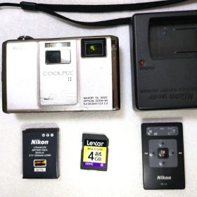 Nikon COOLPIX S1000pj 動作確認完動品プロジェクター機能搭載